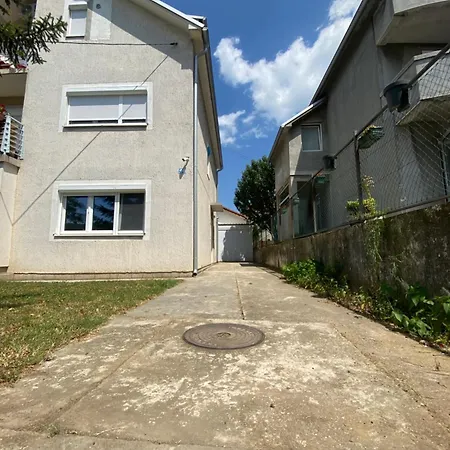 Bis Apartment *